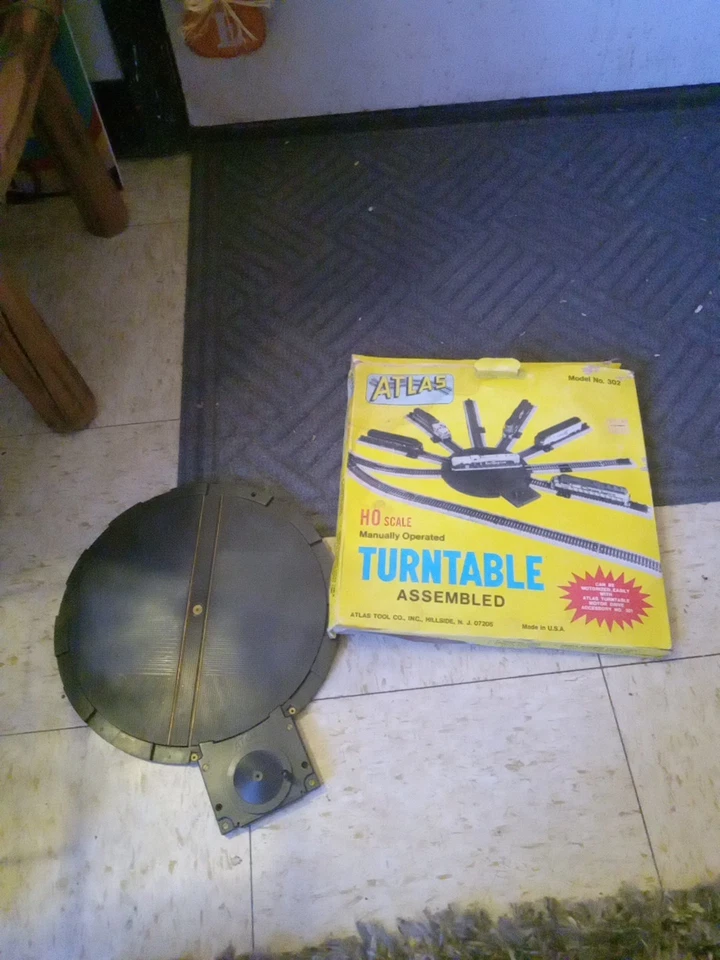 Atlas 302 HO Scale Manually Operated Turntable Assembled - Image 3 of 4