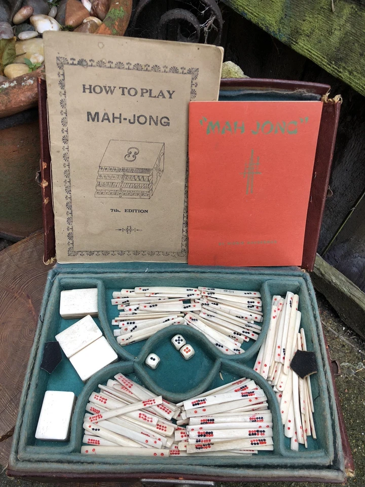 Antique vintage Chinese bone & bamboo Mahjong set 148pc's leather case booklets - Image 2 of 4