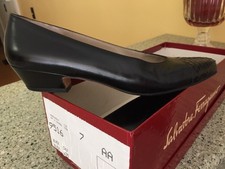 SALVATORE FERRAGAMO Black Leather Classic Pump Shoes 7 AA Margaret Vintage