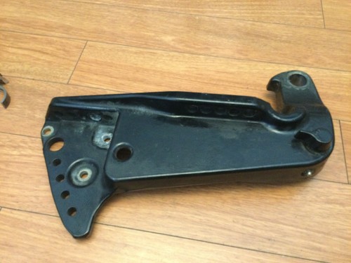 2003 MERCURY  90HP BRACKET ASSEMBLY Transom (Port) 828333A3 4-STROKE - Picture 2 of 5