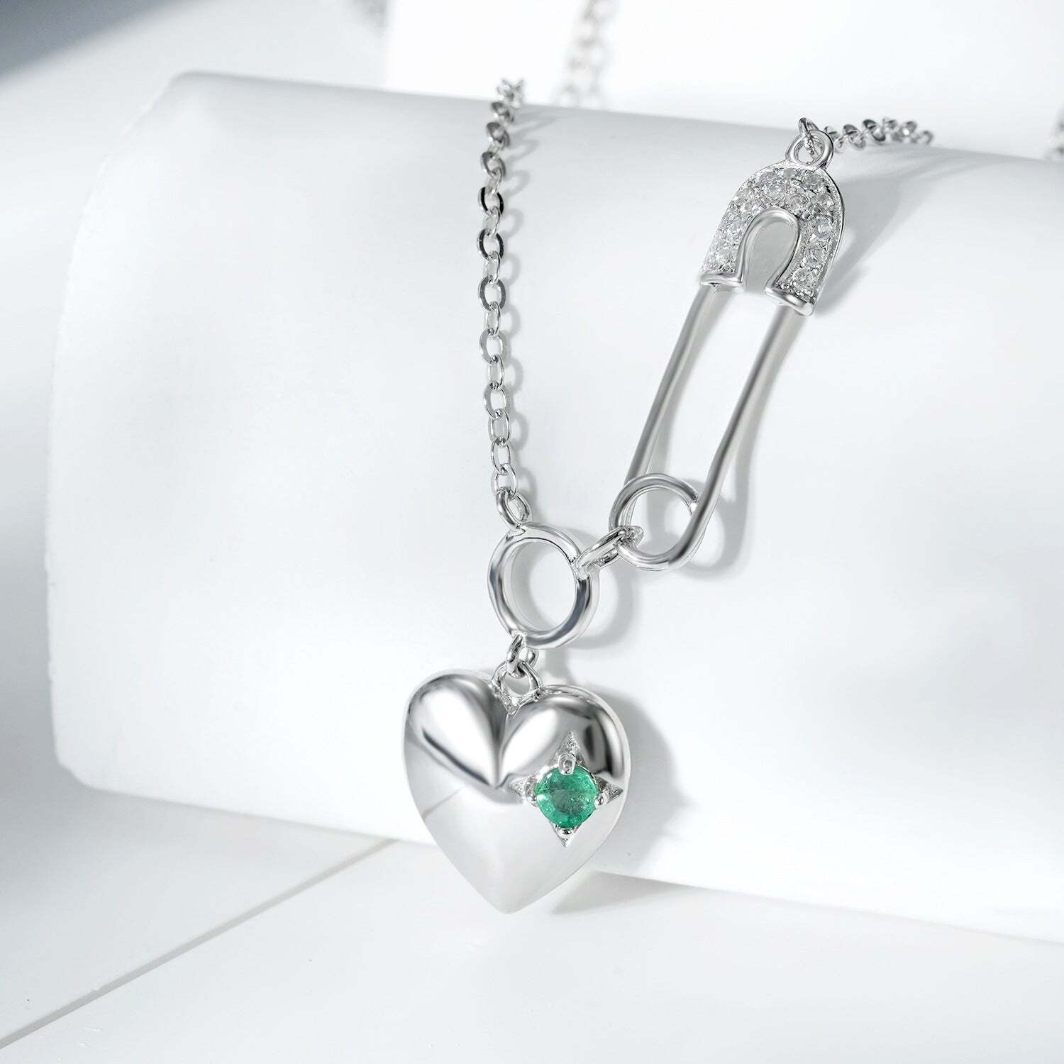Collier Xenia avec émeraude et argent 925, le cadeau d'anniversaire idéal pour elle