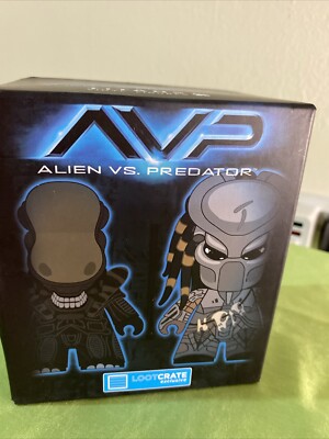 Alien VS. Predator AVP Exclusive TITANS Vinyl Figures Loot Crate New Open Box