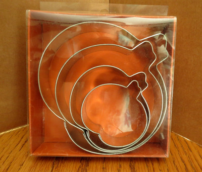 Pumpkin Shaped Cookie Cutters Metal Set of 4 Graduated Sizes Boxed