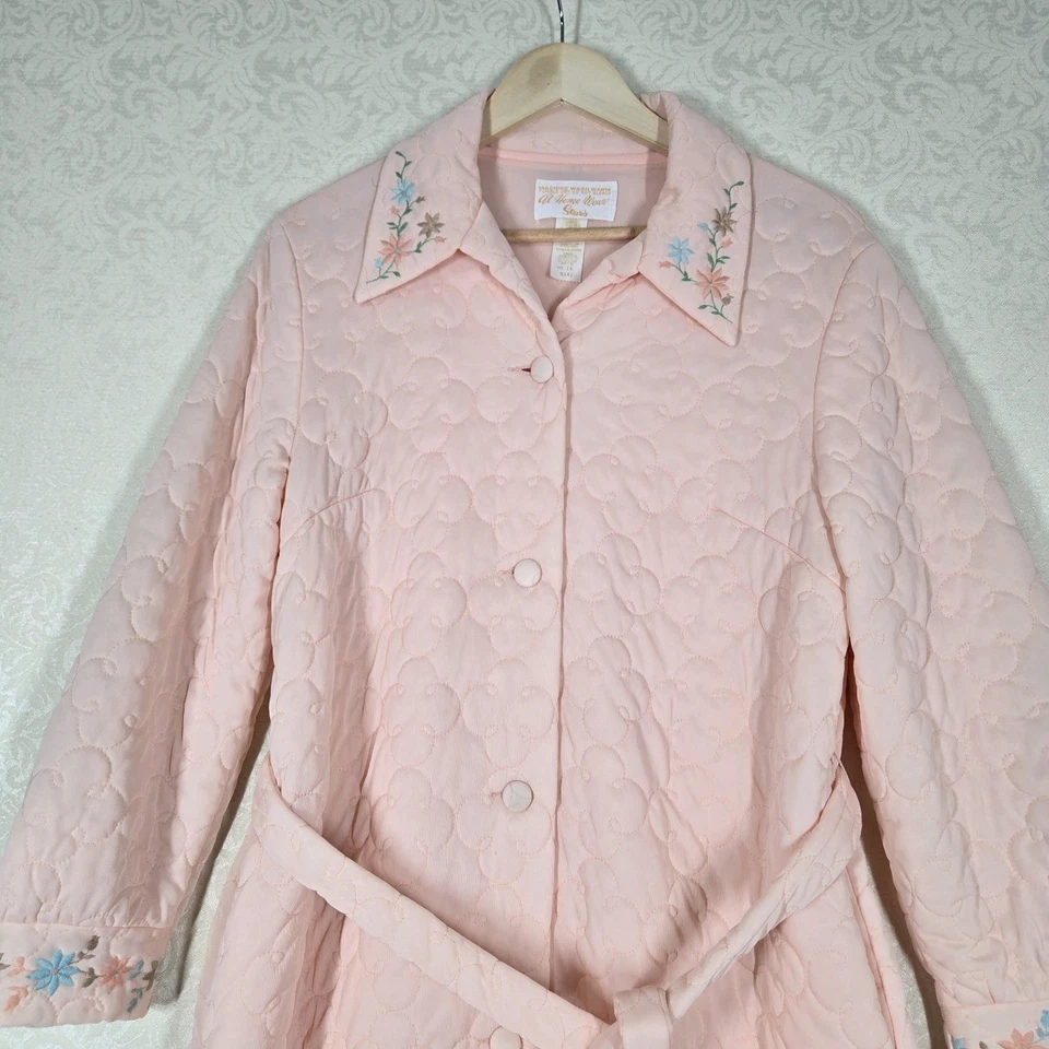 Bata Acolchada De Colección Sears At Home Wear Talla 16* Melocotón Bordado Cinturón Cottagecore Foto 2 de 4