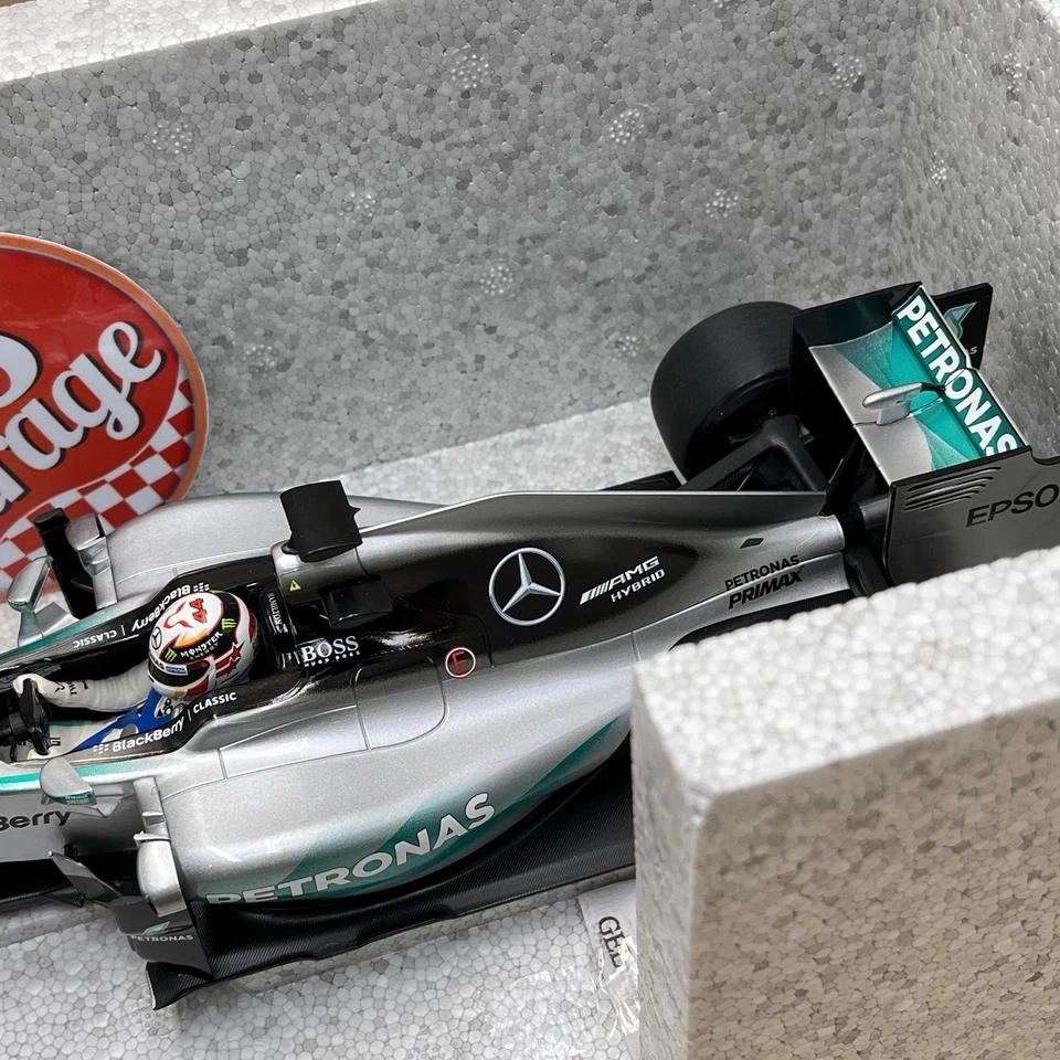 MINICHAMPS 1/18 Mercedes-AMG Petronas W06 2015 Lewis Hamilton Dealer B66960539 - Image 3 of 4