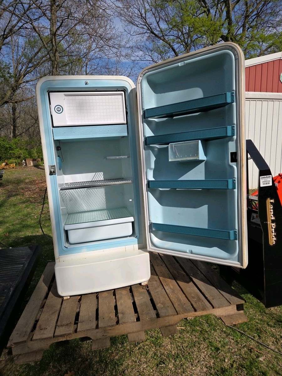 HOTPOINT REFRIGERATOR TURQUOISE ACCENTS MODEL 12EB8A RUNNING SEE
