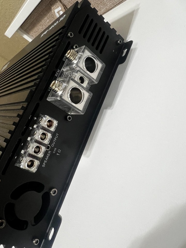 sundown audio sfb1800. 5 channel. one ohm stable. 1000 watts rms on