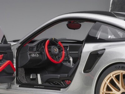 1/18 Porsche 911 (991.2) GT2 RS Weissach Package Silver 1/18 Porsche 911 (991.2) GT2 RS Weissach Package Silver