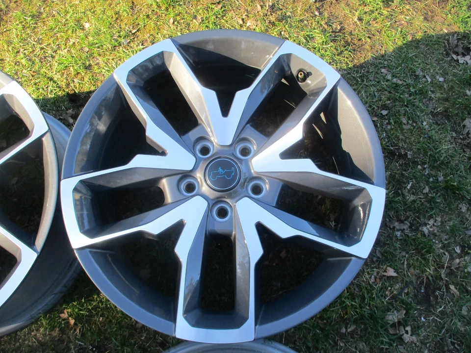 1 20'' Jeep Wrangler Gladiator Charcoal Factory OEM Wheel Rim 2020-2024 95736 - Image 3 of 4