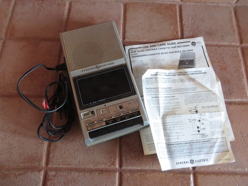 General Electric schmaler tragbarer Kassettenrekorder #3-5157B - FUNKTIONS-/PAPIERKRAM