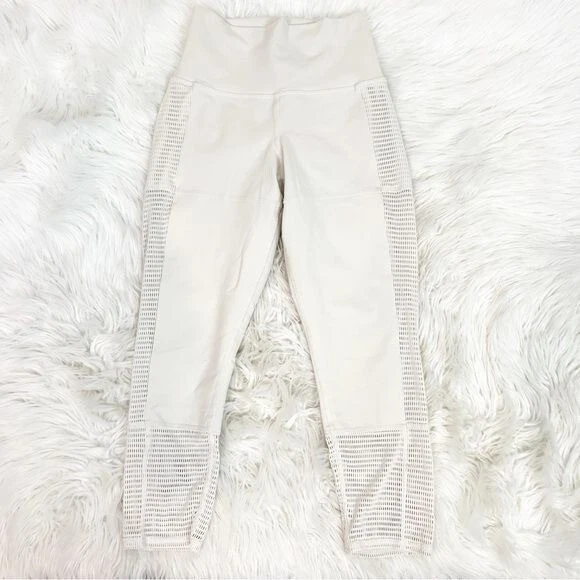 alo-yoga off-white ivory nesh detail leggings