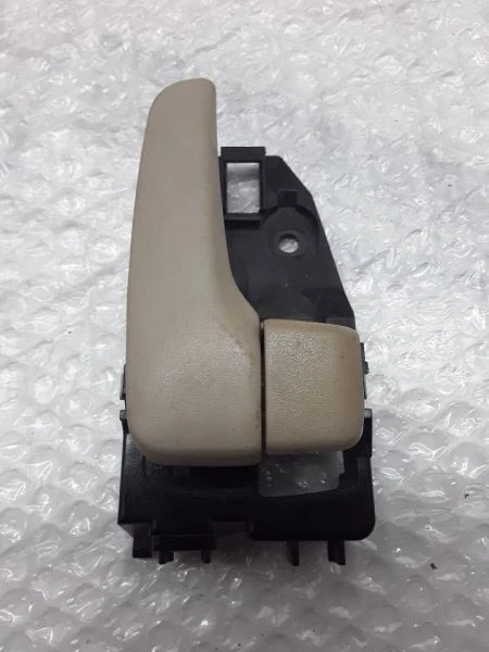 R/F Right Front Door Interior Handle Tan 2003 MITSUBISHI LANCER Z-54P - Image 2 of 3