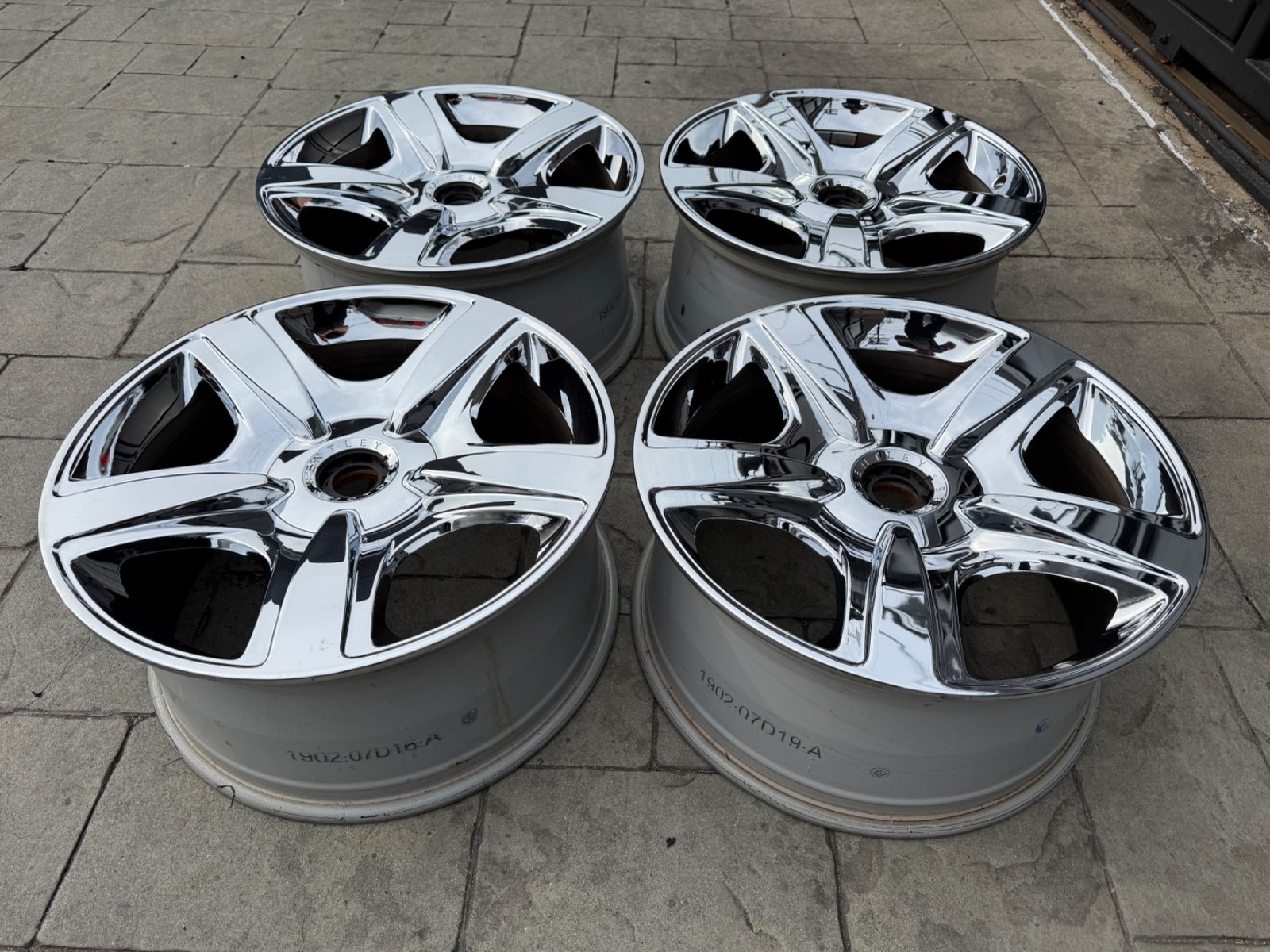 Set of 4 Original Factory Chrome 19" Bentley Continental Wheels (3W0601025AL)