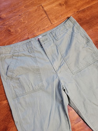 Levi's Chino Pants Women Size 30 Green Straight Leg Utility Everyday Wear - Picture 2 of 7