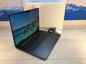 MacBook Air 15 M2 ミッドナイト 16GB/512GB US 15-inch MacBook Air: Apple M2 chip with 8-core CPU and 10-core GPU