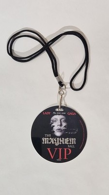 Lady Gaga Mayhem Ball VIP Merch - Spielkarten, Bauchtasche und Badge