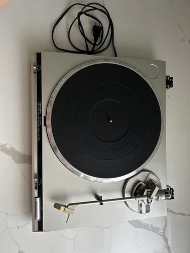 Vintage Technics SL-Q200 Turntable - Needs Lid and New Needle, Tested Works