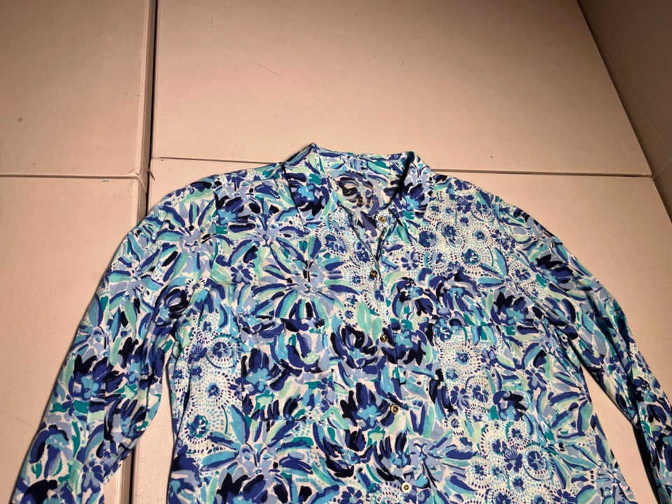 Camisa Lilly Pulitzer Top Para Mujer Pequeña Vista Mar Azul Iris Alto Mantenimiento Rayón Foto 3 de 4