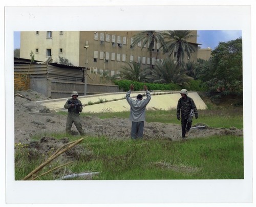 2003 3rd ID Arrest Man in Off-Limits Area Baghdad Iraq 8x10 Original Photo