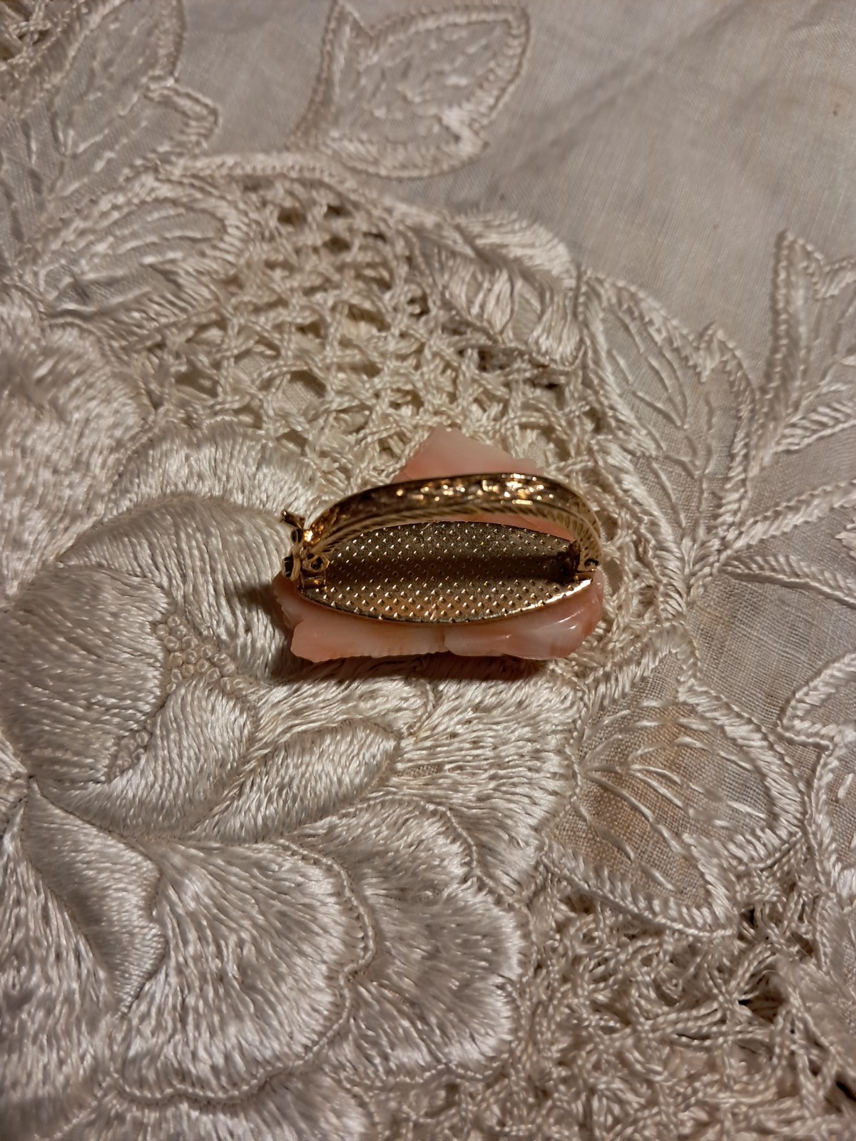 Vintage Angel Skin Coral Hand-Carved Floral Scarf Clip – Mid-Century