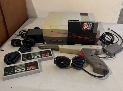 Nintendo Entertainment System Action Set NES-001 w/ Games Duck Hunt *Excellent*