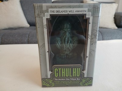 Chronicle Books - Cthulhu The Ancient One , Tribute Box Statue- Buch & Figur