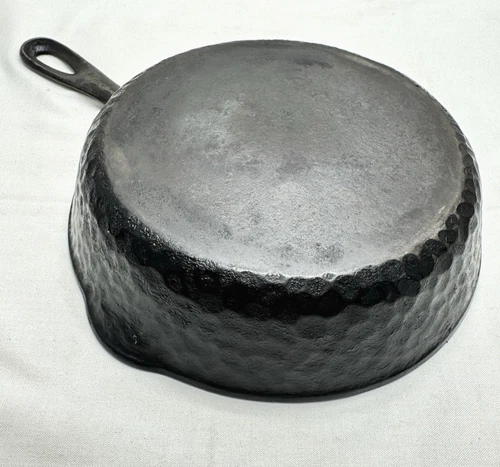 Vintage Wagner Ware Hammered Cast Iron Skillet 8" # 5 circa 1950 Sidney Ohio USA