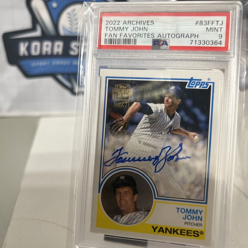 2022 Topps Archives Signature Series Tommy John Fan Favorite Autograph #83FFTJ