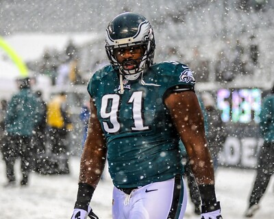 Fletcher Cox Snow Staredown Philadelphia Eagles 8x10 NFL Football Photo
