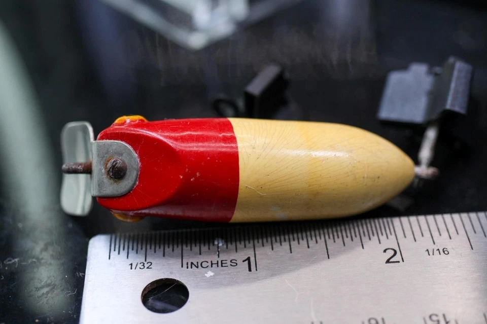 Señuelo vintage Rinehart Jinx rojo blanco crankbait ojo amarillo pesca Foto 3 de 3