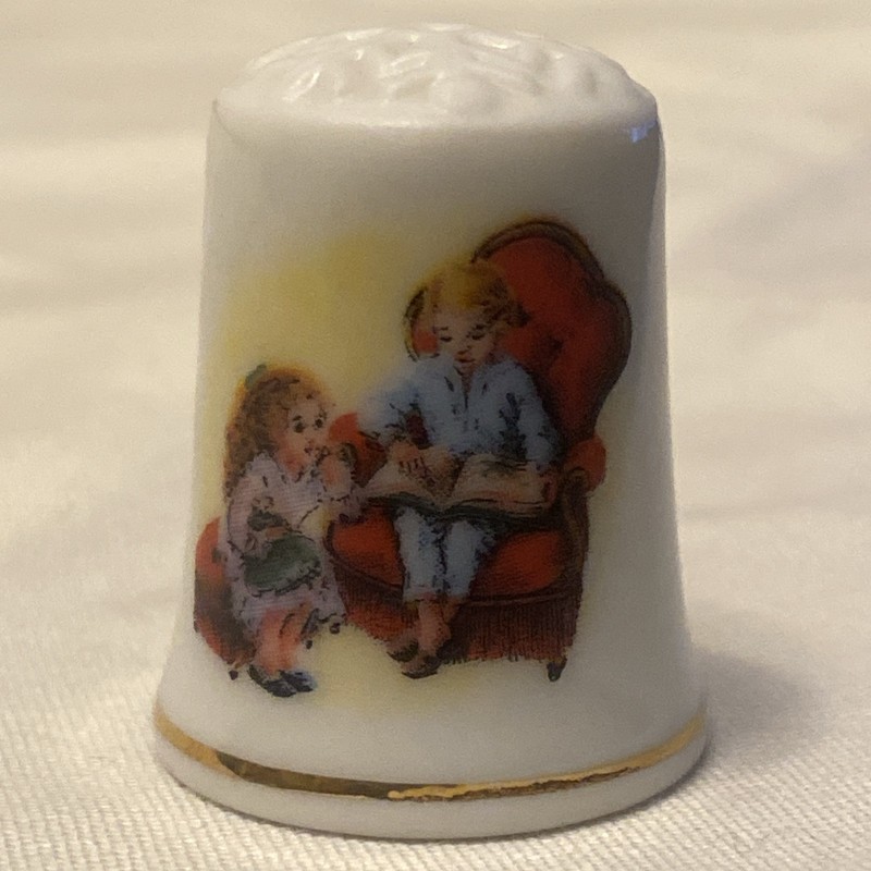 Vintage Avon Collector’s Christmas Memories Thimble Night before Christmas
