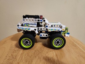 LEGO TECHNIC: Police Interceptor (42047)