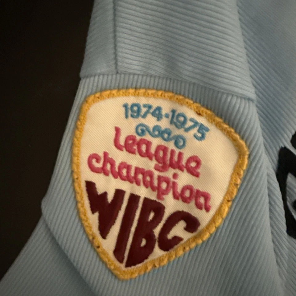 Camisa de boliche vintage años 60 para mujer azul bordada Hilton Taco VA Foto 3 de 4