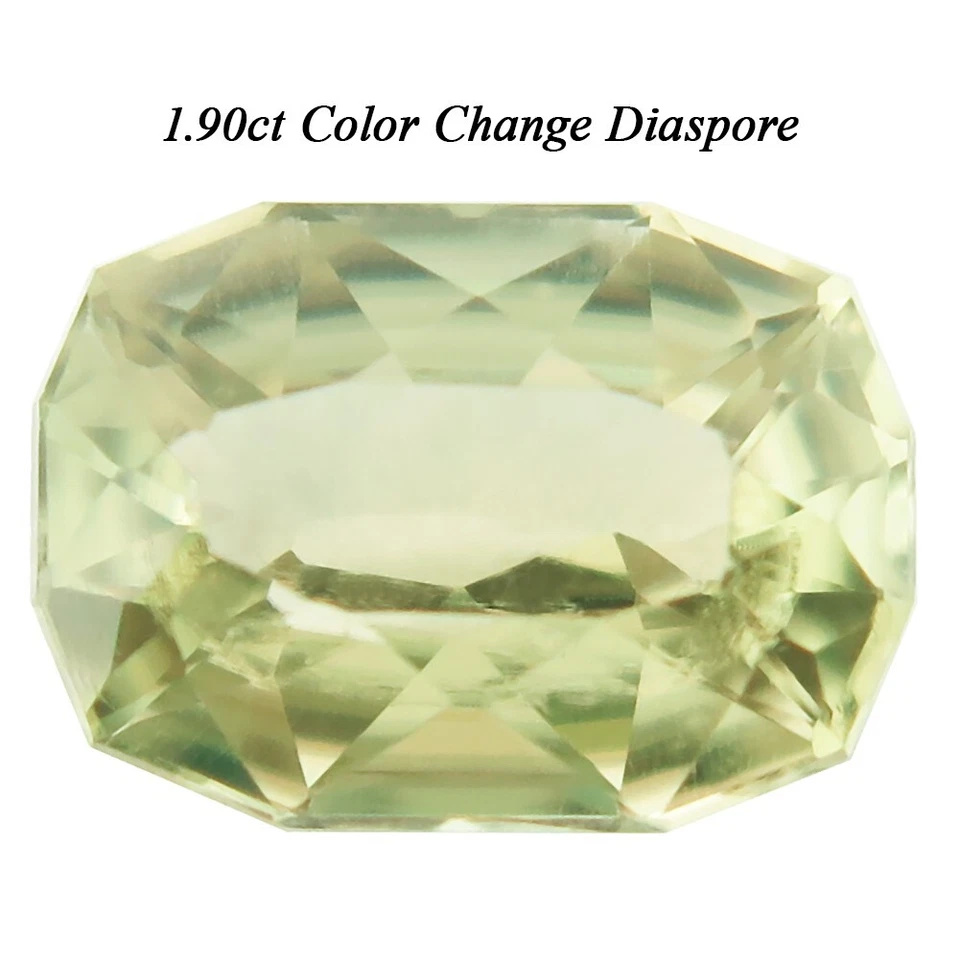 Impresionante diáspora de cambio de color natural de 1,90 quilates corte cojín extraído en Turquía Foto 2 de 4