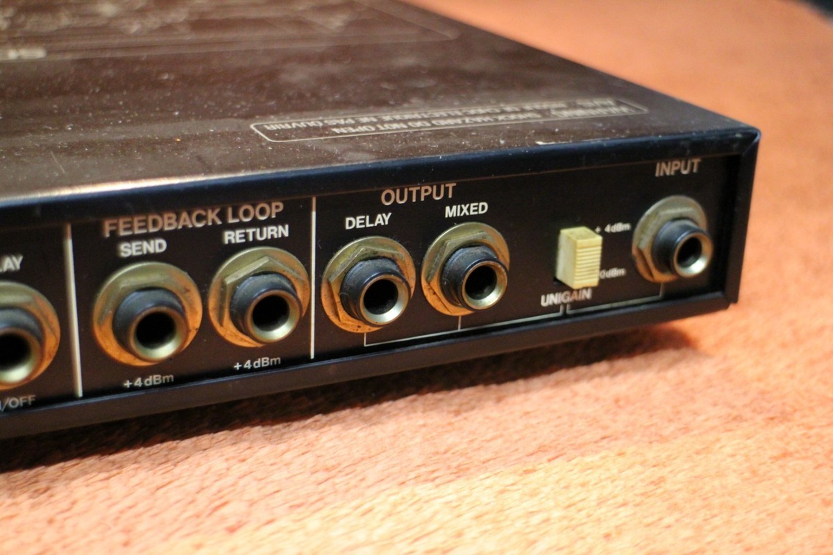 USED Roland SDE-2000 2000 Digital Delay Rack Effect Vintage