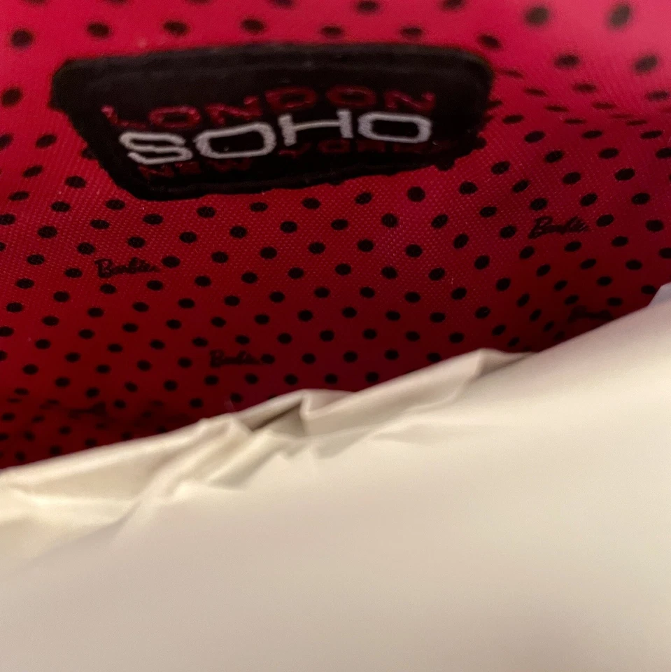 BARBIE LONDON SOHO ESTUCHE DE BELLEZA COSMÉTICA, ESTUCHE DE MAQUILLAJE, VIAJE CON CREMALLERA 2016 NUEVO CON ETIQUETAS Foto 4 de 4