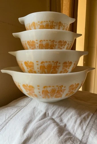 RARE Pyrex Orange/Pumpkin Amish Butterprint Cinderella Mixing Bowl Set 441-444