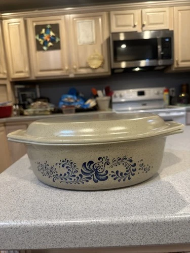 Vintage Pyrex Homestead Casserole Dish with Lid 2.5 Qt 045 Blue Scroll Speckled