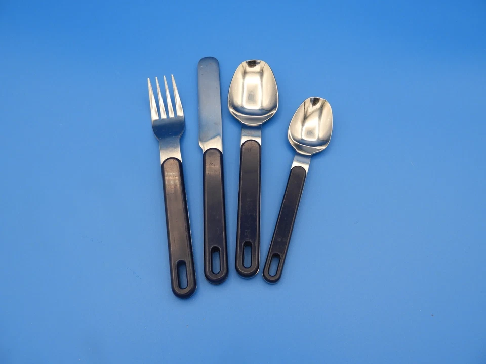 Cubiertos Oxford Hall de plástico con mango azul MCM acero inoxidable 5+ ajustes de lugar Corea Foto 2 de 4