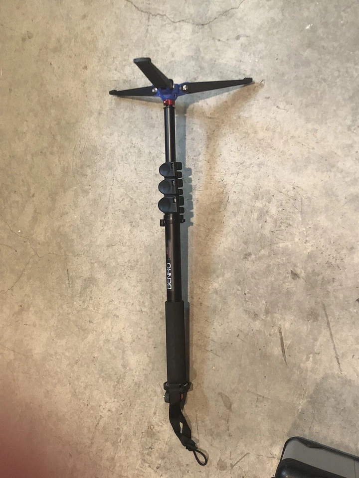 Benro A38FD Series 3 Aluminum Flip Lock Monopod with 3-Leg Locking Base - Image 3 of 3