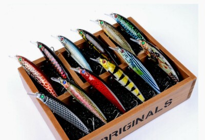 Largemouth bass fishing lures wobbler minnow 12-pack lot crankbait tackle bait 