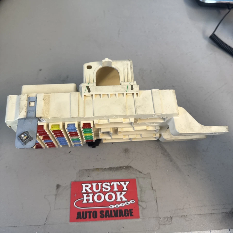 2009 Hyundai Santa Fe Interior Body Control Junction Relay Fuse Box - Image 2 of 4