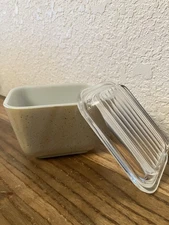 Flaw Last 2 Pics. Scratch/paint Wear Pyrex Homestead Refrigerator Dish With Lid.