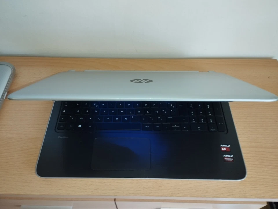 Pc Portable 15"6pouces HP AMD A8 2,00Ghz 8Go Ssd 250Go Parfait Etat - Photo 4/4