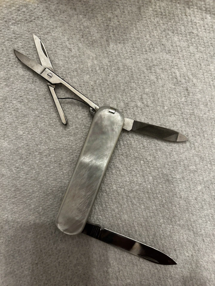 (Nuevo) Victorinox Modelo Especial Madreperla 3 Hojas 1968-83 en caja Foto 3 de 4