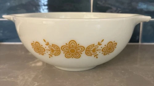 Vintage Pyrex Butterfly Gold Cinderella Bowl #443 - 2 1/2 Quart