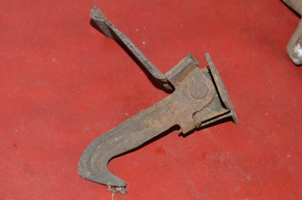 1964 年水星彗星旋风罩闩锁支撑支架和安全锁 复古 原始设备制造商  — 第 2/4 张图片