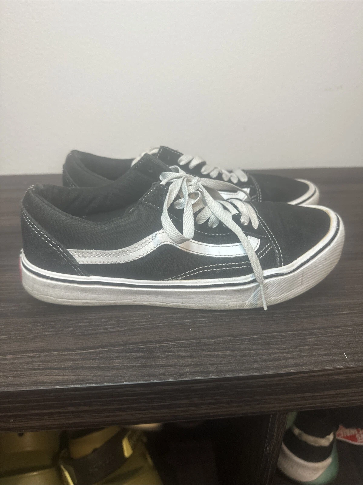 Sneakers da donna Vans 38 5 taglia 8 nere bianche scarpe in tela top medio vecch