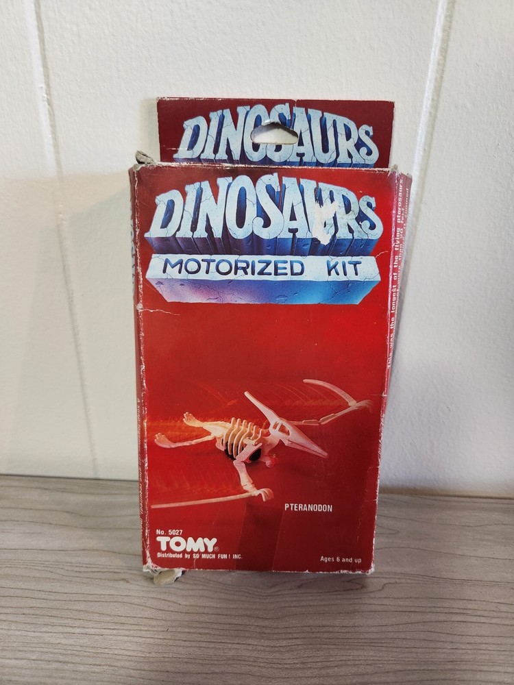 Vintage Tomy Dinosaurs Pteranodon Motorized Model Kit