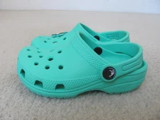 Crocs Girl's Green Colored Rubber Warm Weather Clogs Youth Size 10